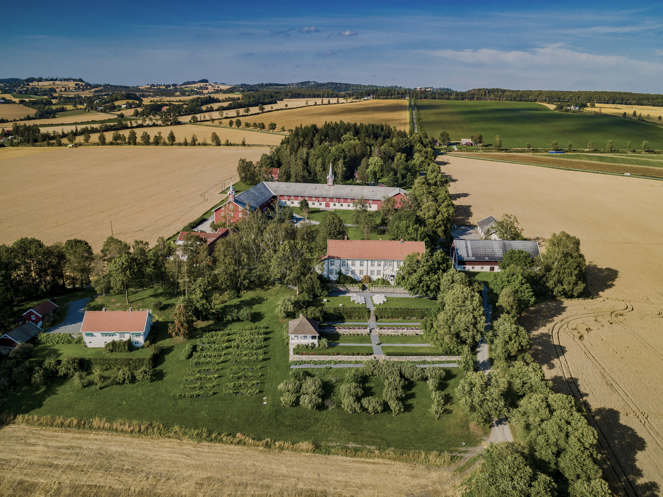 Hoel Gard_drone_gaarden_jorde r_ny